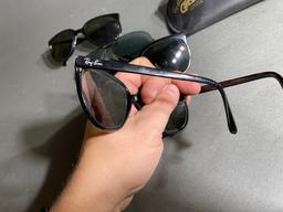 Group lot 4 pairs vintage Ray-Ban Sunglasses.