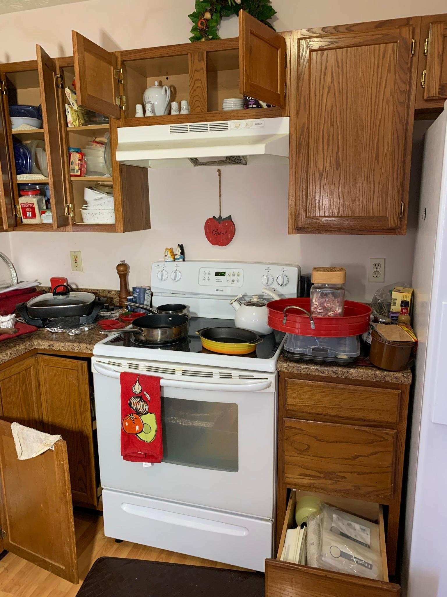 Kitchen Cleanout - Microwave, Pots & Pans, Cleaning Items, Dishes, Glassware & More.  See Photos