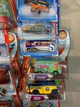 Hot Wheels, Disney Pixar Cars - Look! My Eyes Change, Rockin Paint Job!, Race O Rama