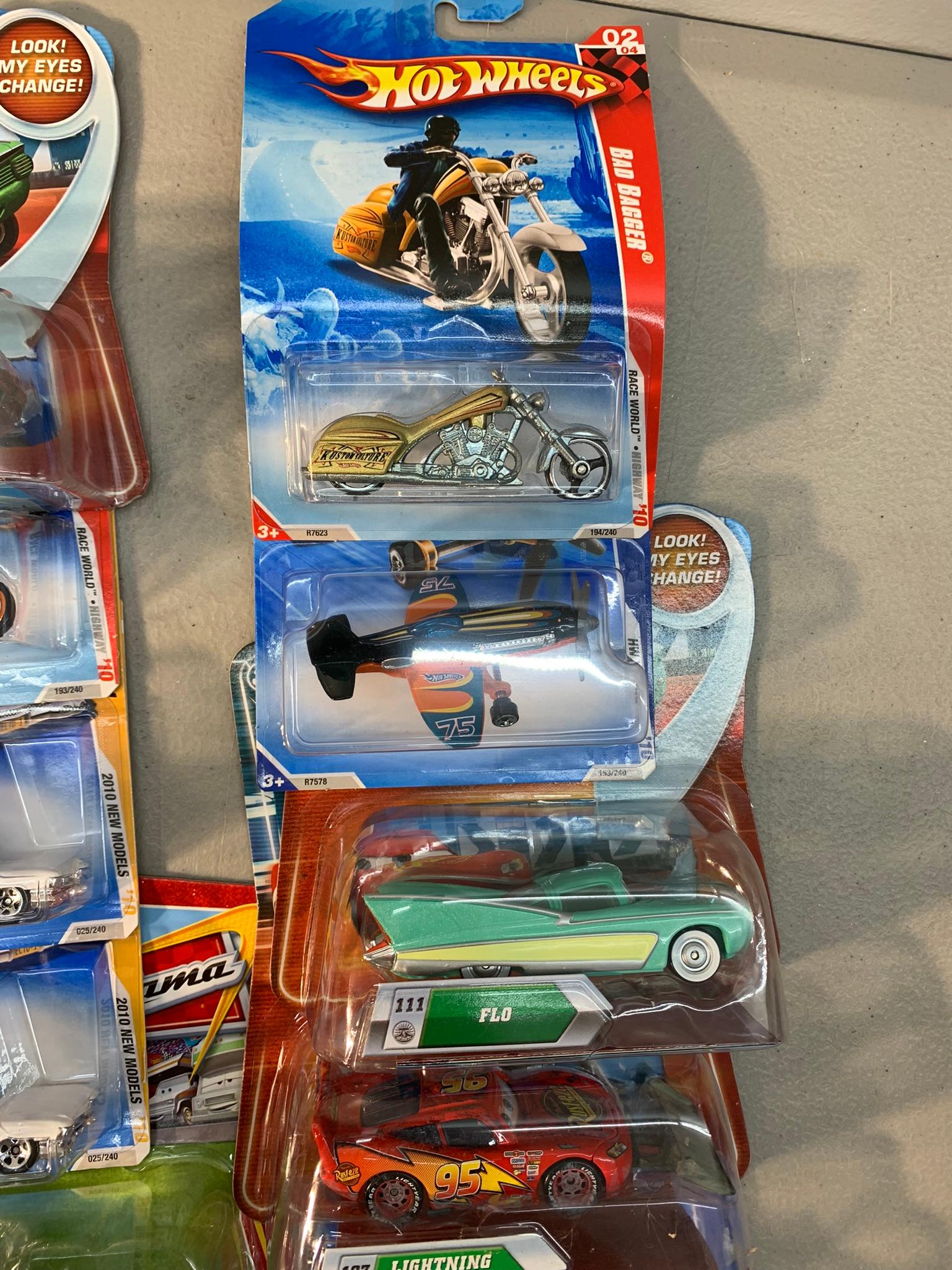 Hot Wheels, Disney Pixar Cars - Look! My Eyes Change, Rockin Paint Job!, Race O Rama