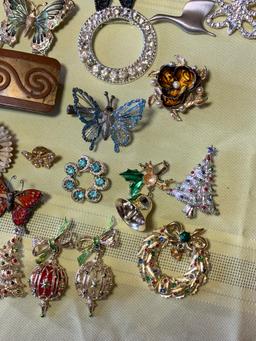 Great Group of Costume Jewelry & Hair Accessories