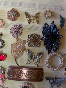 Great Group of Costume Jewelry & Hair Accessories