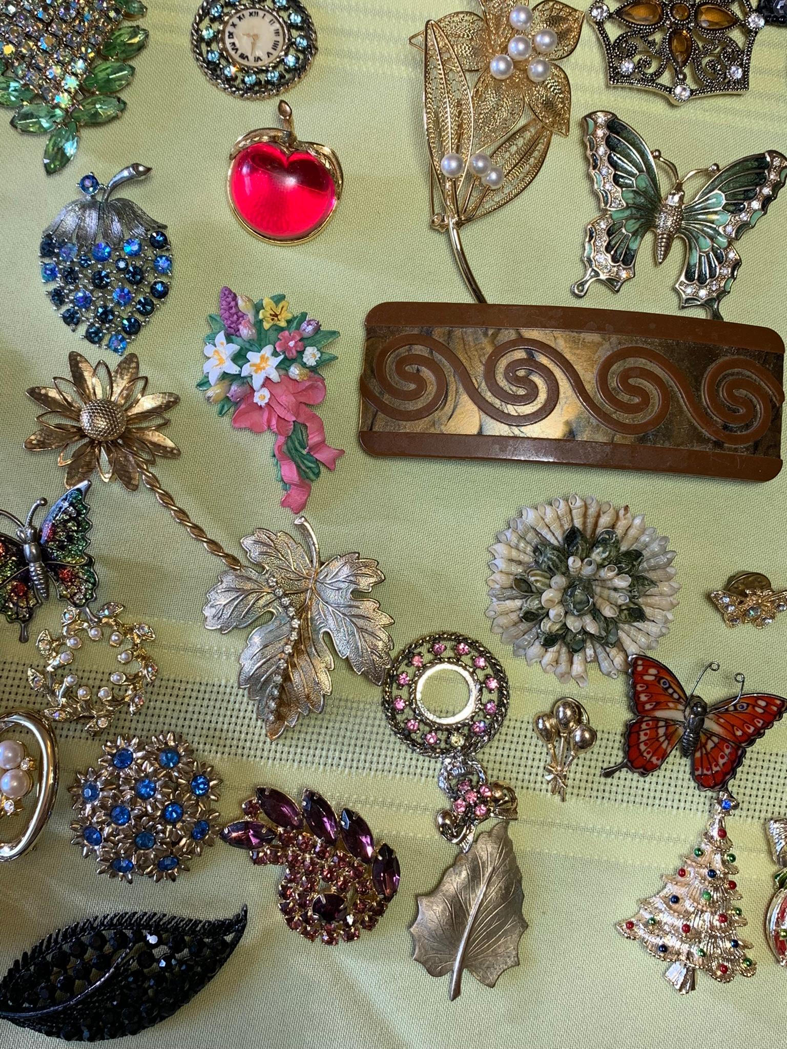 Great Group of Costume Jewelry & Hair Accessories