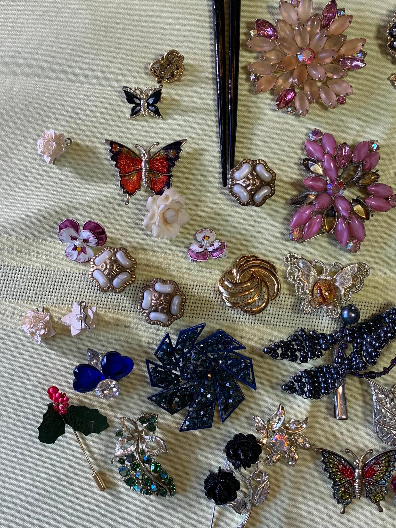 Great Group of Costume Jewelry & Hair Accessories