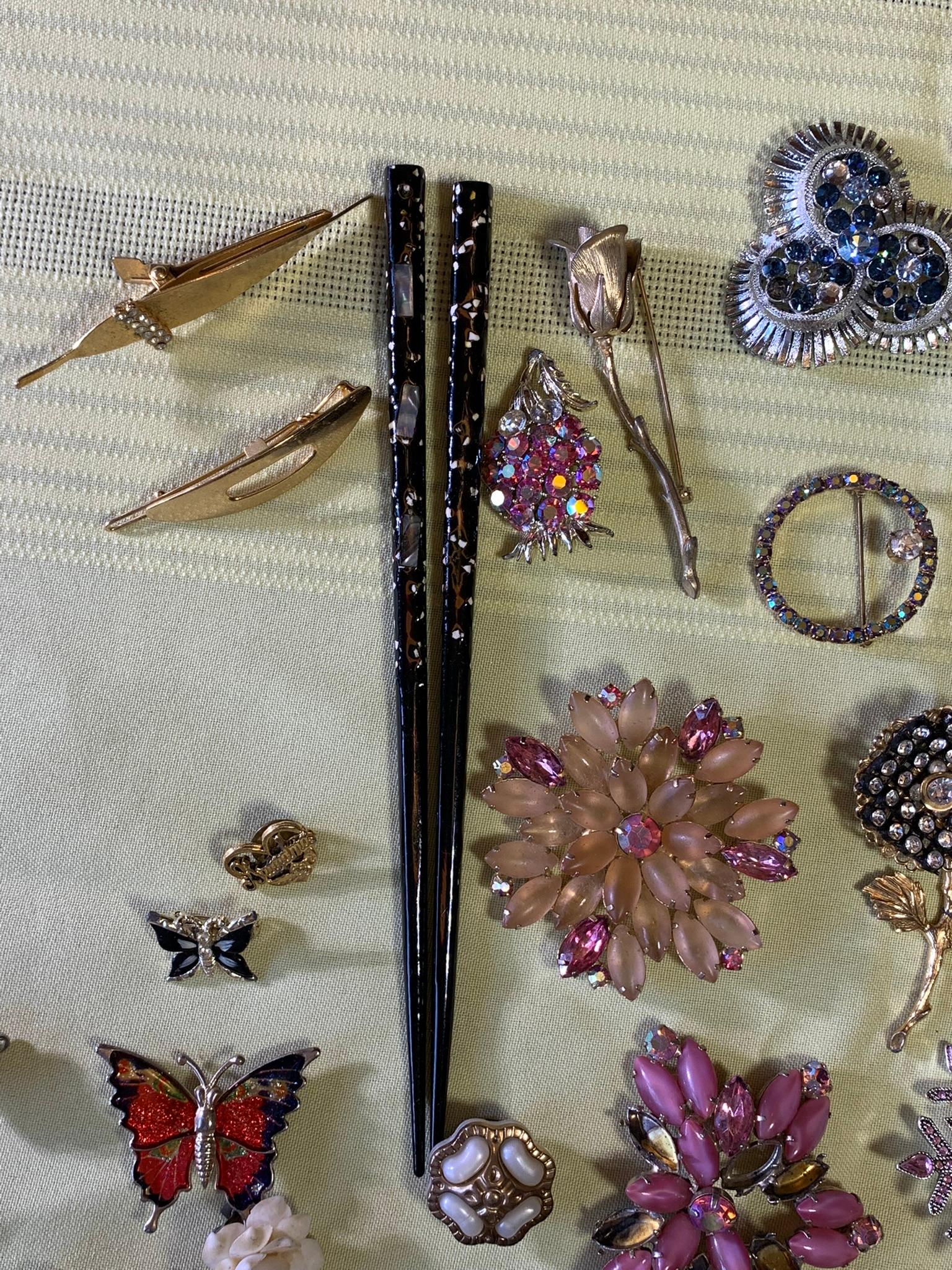 Great Group of Costume Jewelry & Hair Accessories