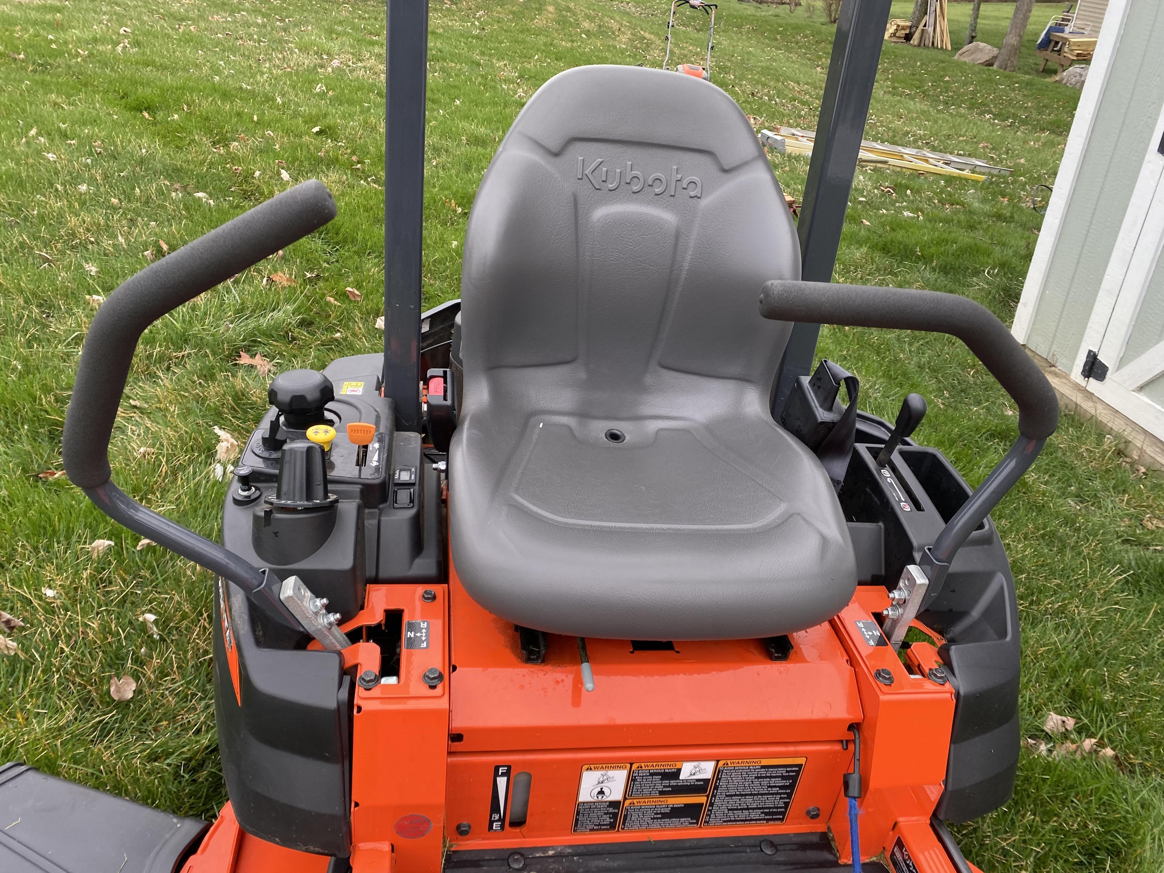 Kubota z122R Zero-Turn Kommander Lawn Mower w/42" Deck 85 hours