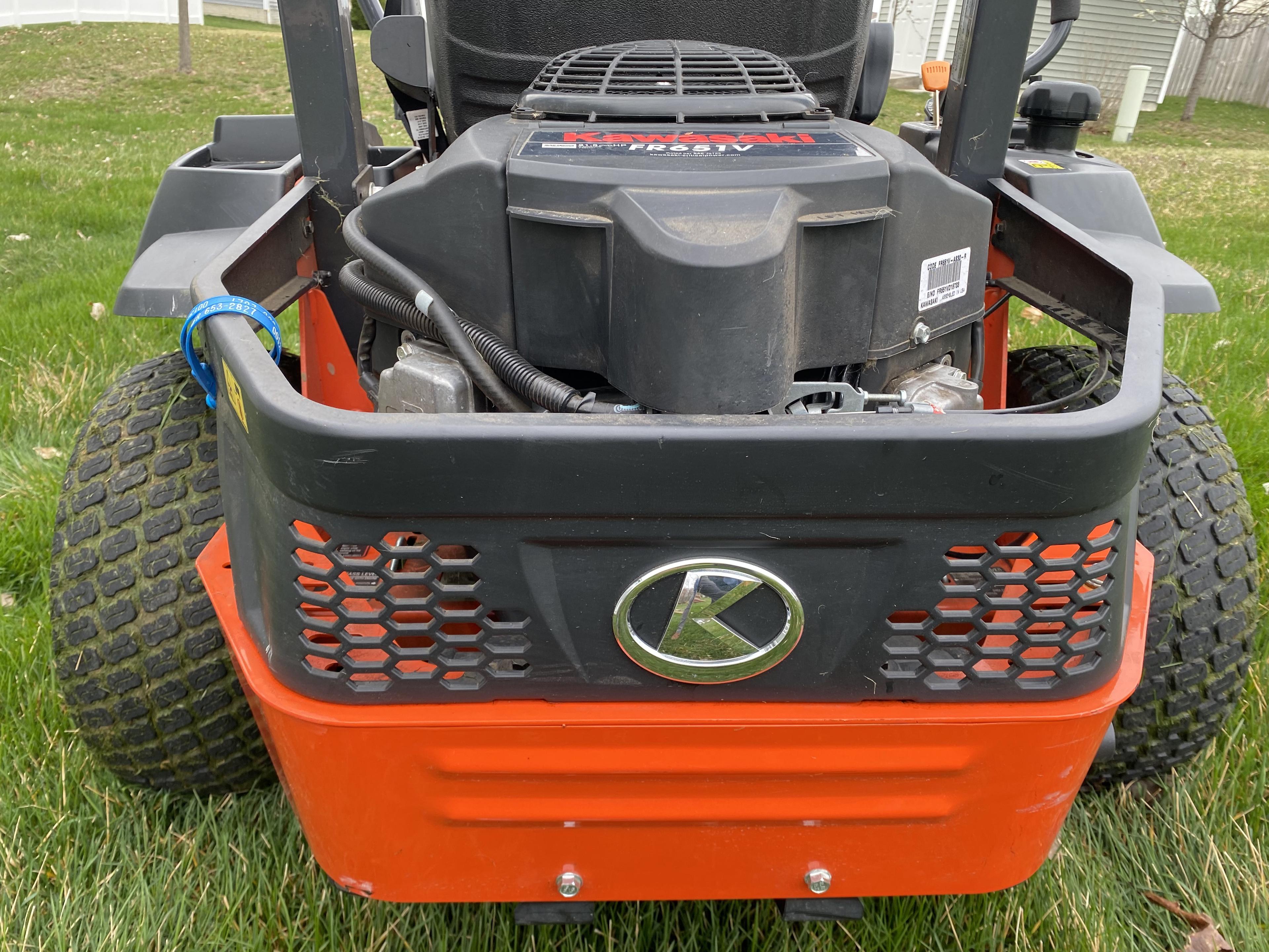 Kubota z122R Zero-Turn Kommander Lawn Mower w/42" Deck 85 hours