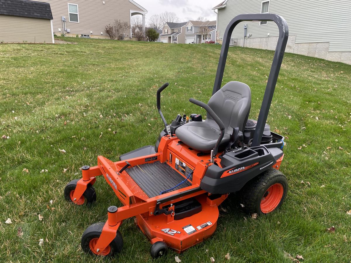 Kubota z122R Zero-Turn Kommander Lawn Mower w/42" Deck 85 hours