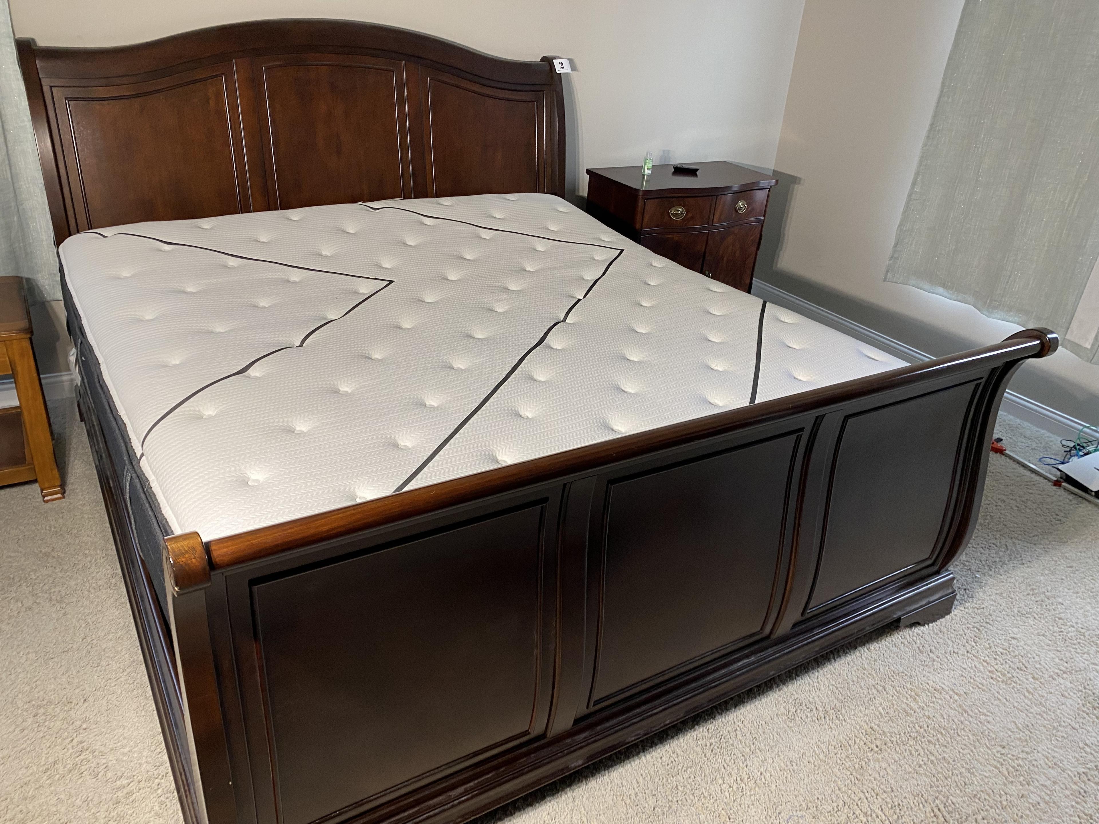 Nice Bedroom Set by Broyhill w/Adjustable Mattress