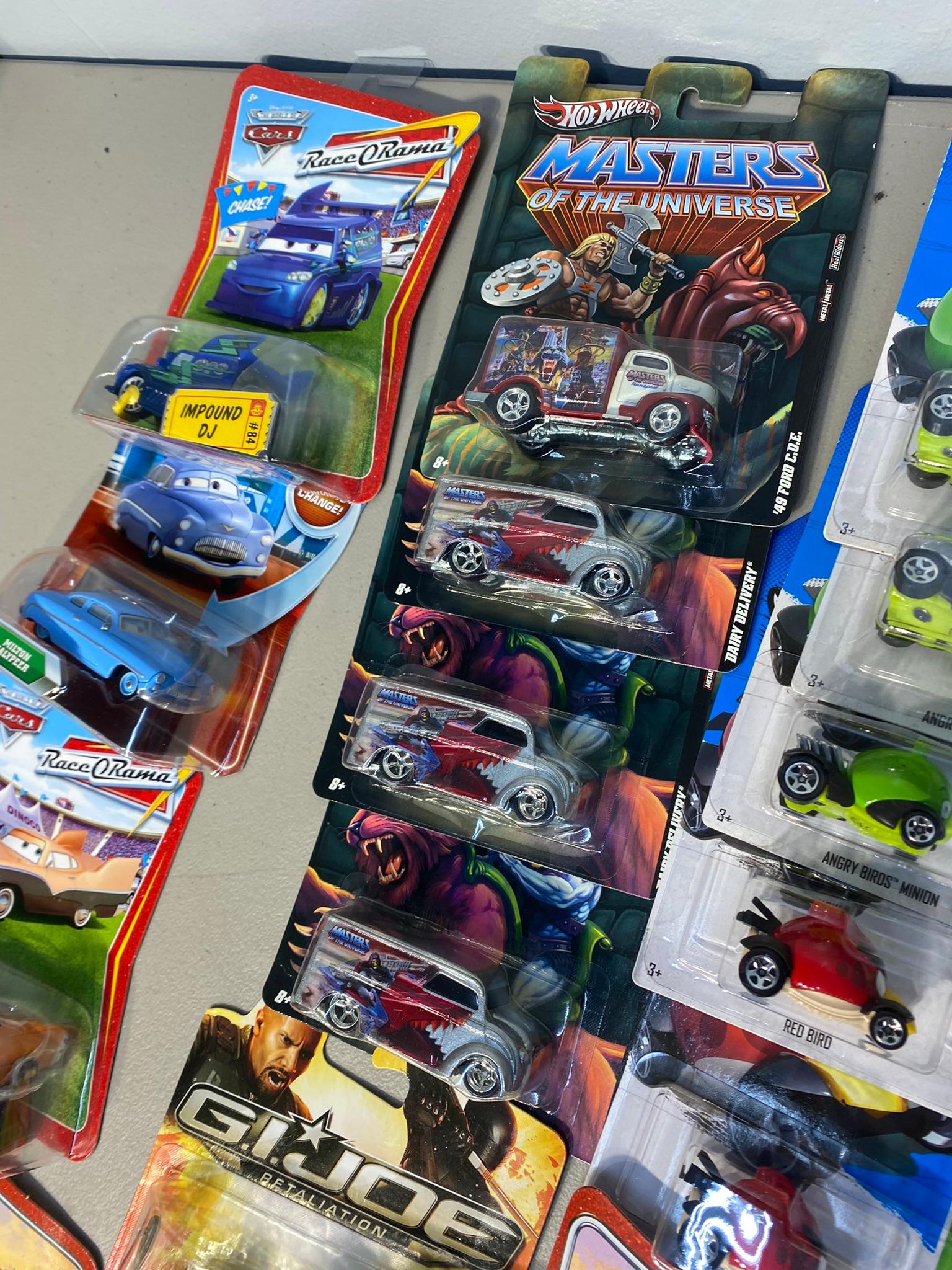 Large Lot of Diecast Cars Hot Wheels, Disney Pixar Cars