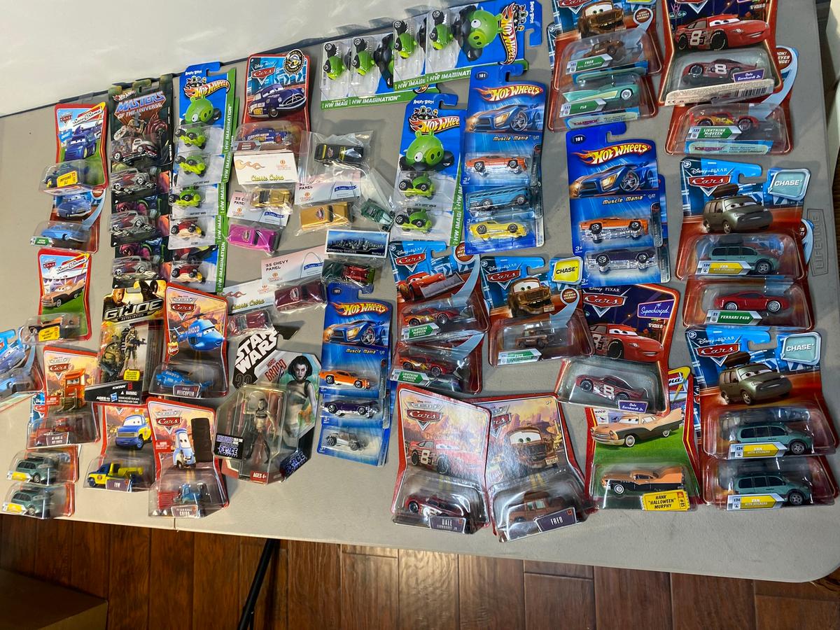 Large Lot of Diecast Cars Hot Wheels, Disney Pixar Cars