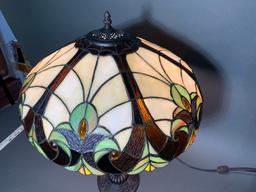 Beautiful Tiffany Style Lamp  - Did not appear to have any cracks