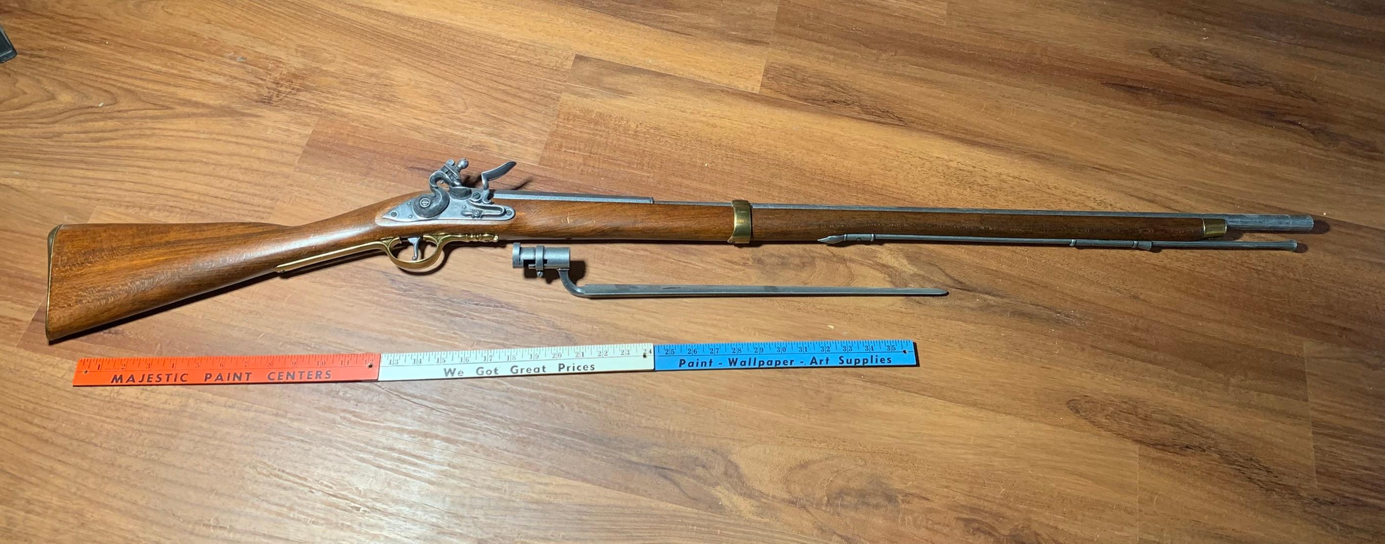 Replica Flintlock Pistol & Long Rifle