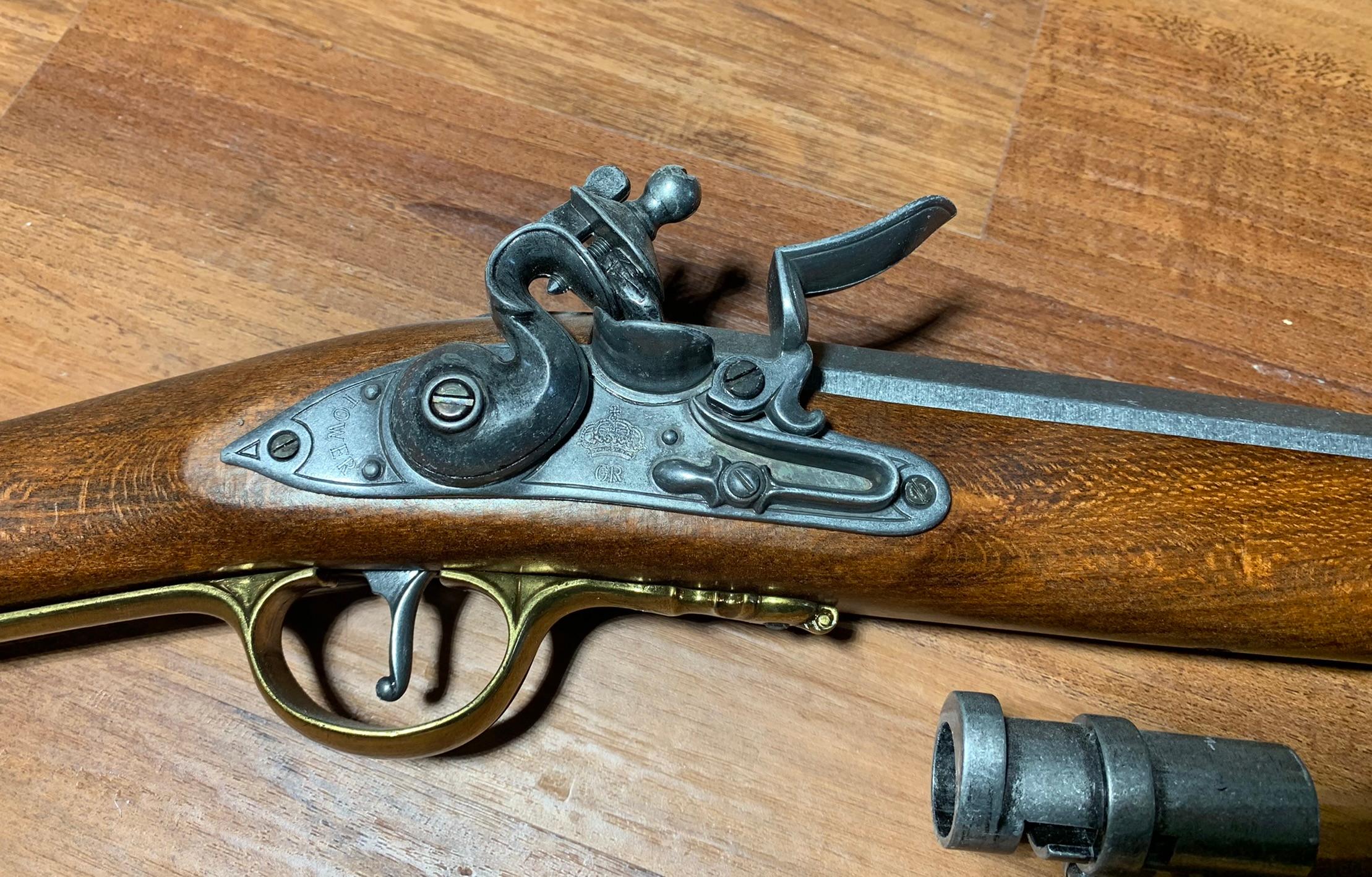 Replica Flintlock Pistol & Long Rifle