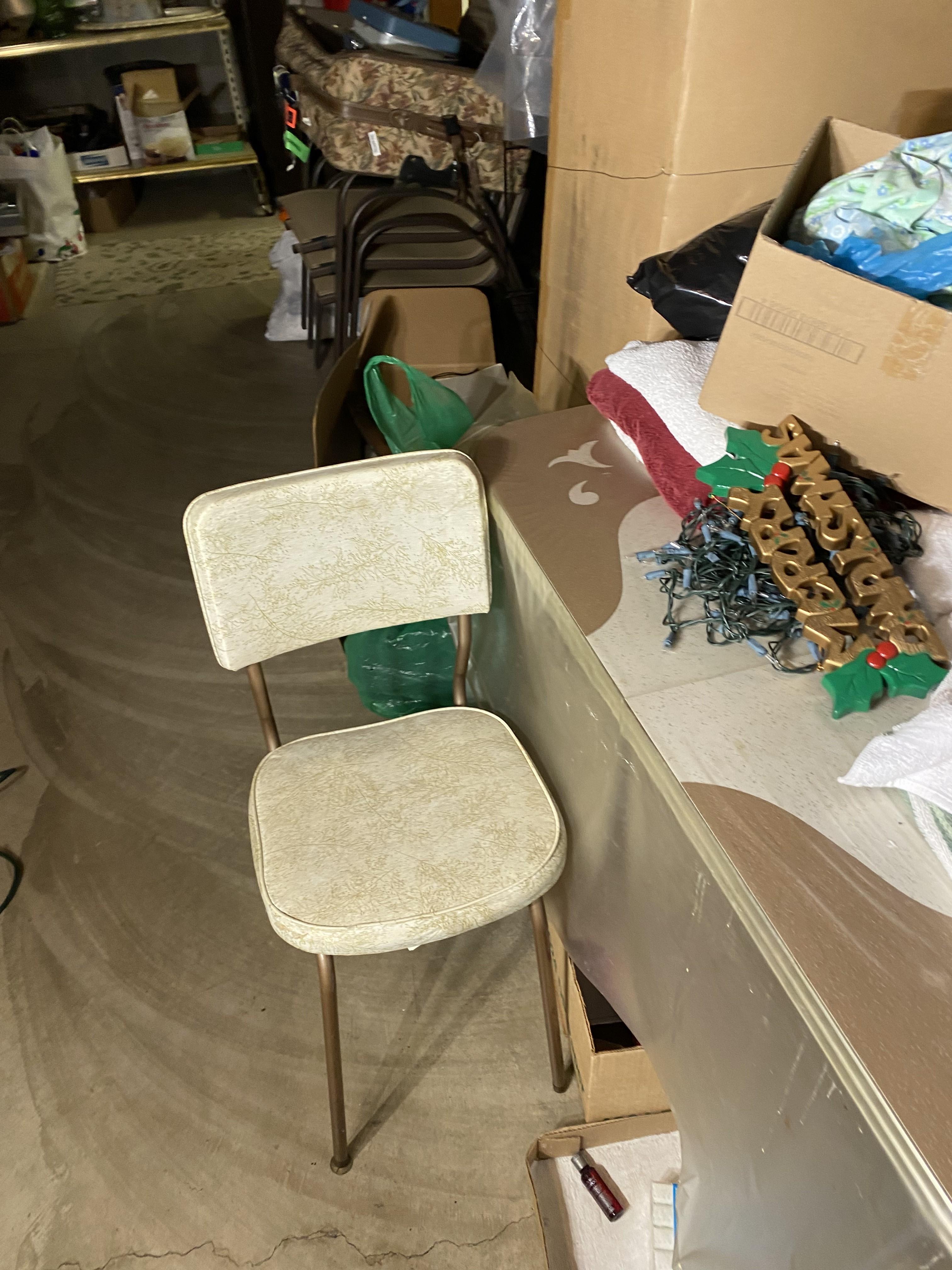 Area Clean Out Lot including Vintage Table, Chair