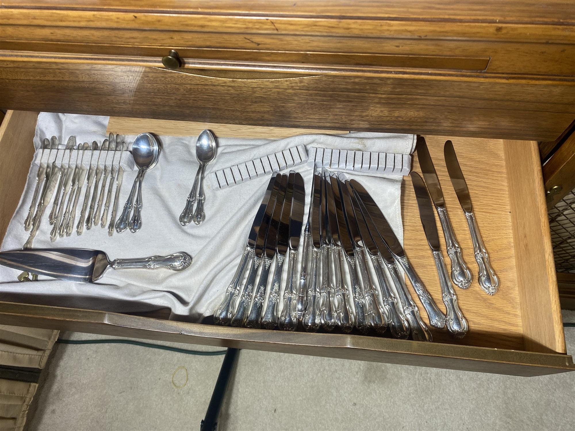 Very Large Sterling Silver Flatware Set - 3781 grams weighable