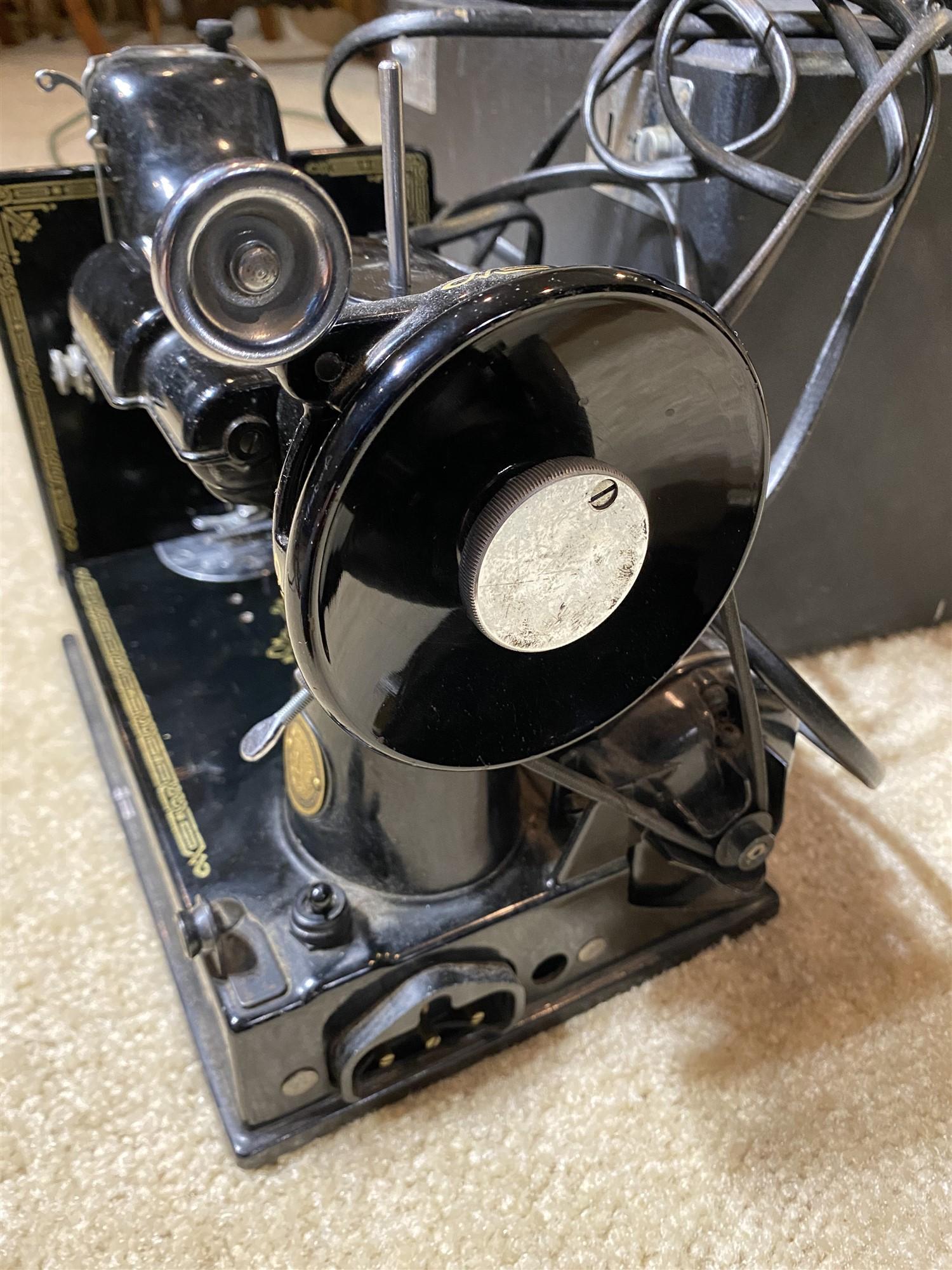 1953  Singer Featherweight Sewing Machine