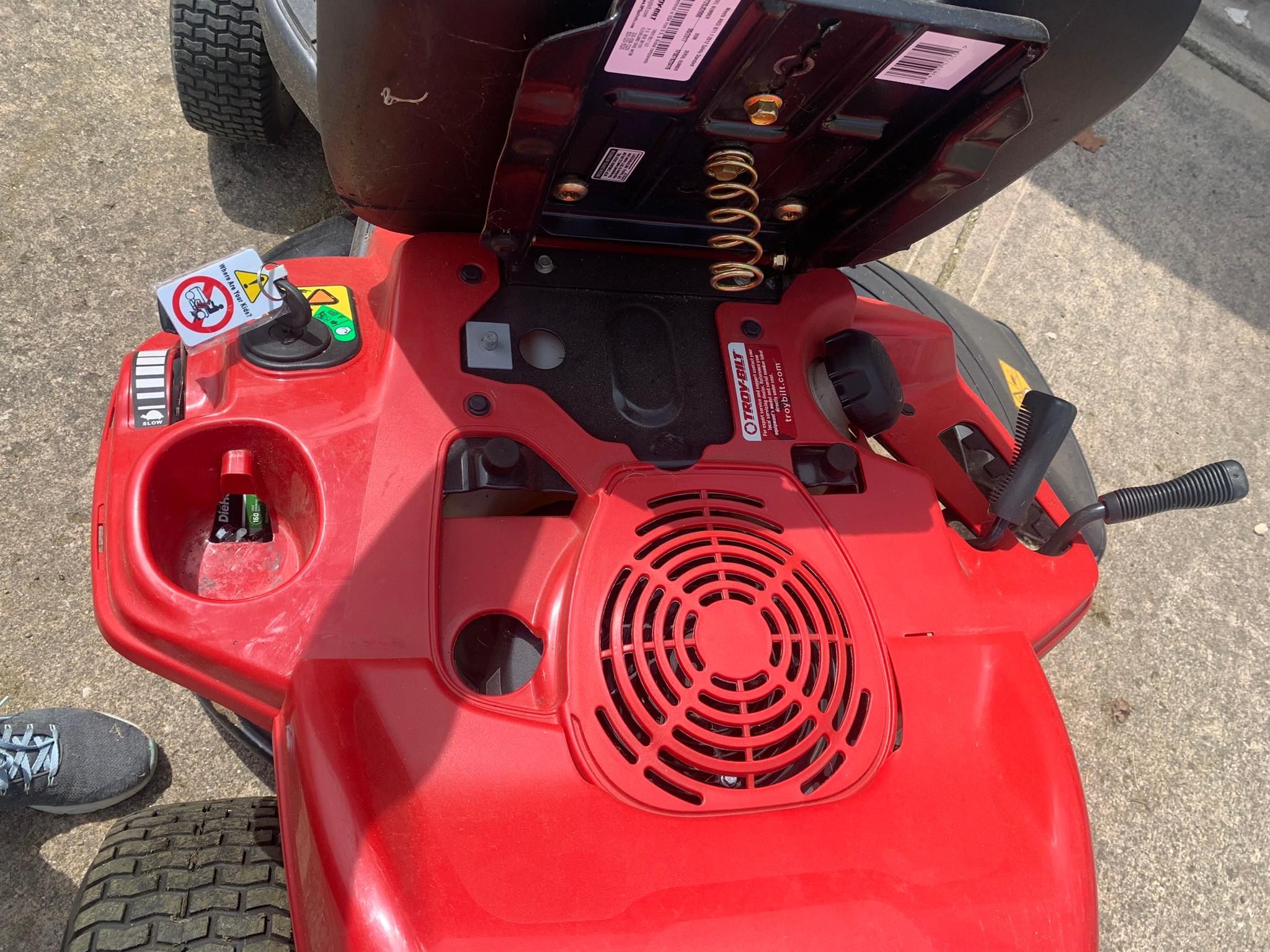 Troy-Bilt Riding Mower. Model 13A726JD066