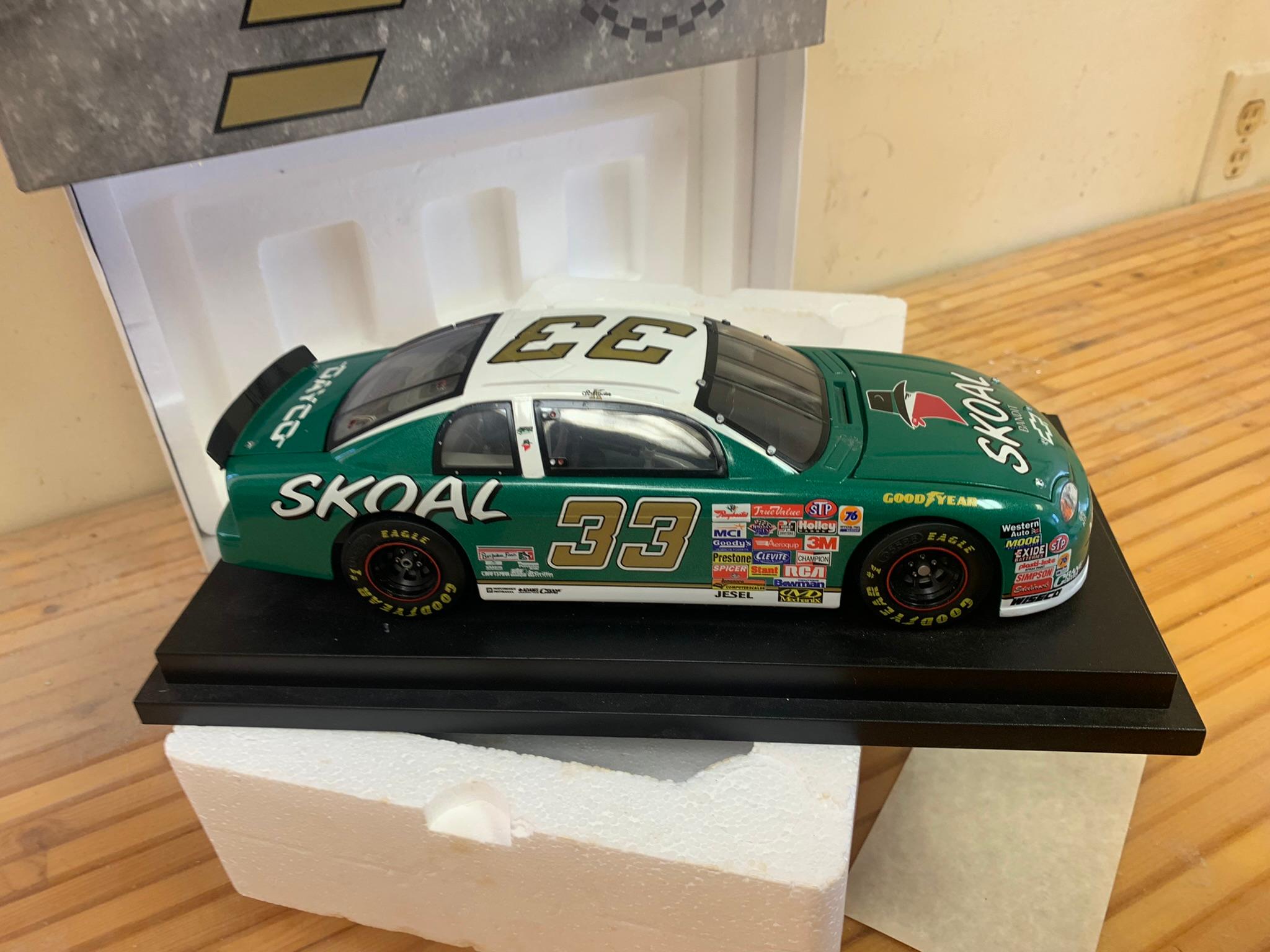 Revell Collection Club  Diecast Replica Skoal Bandit Racing Car