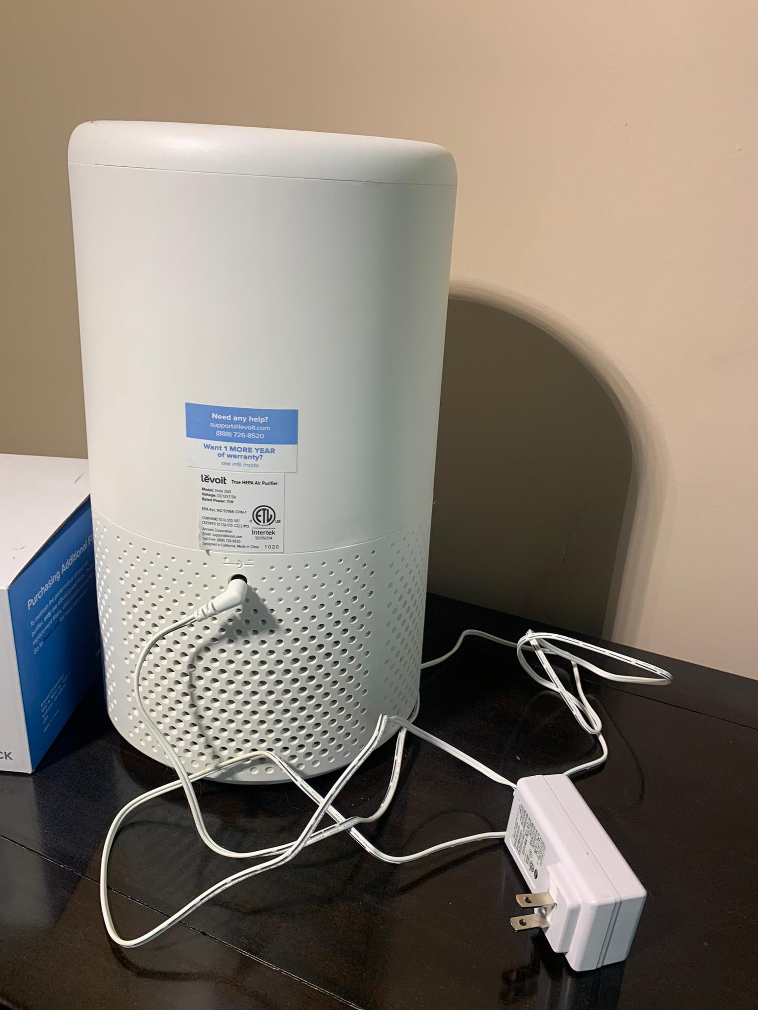 Levoit True Hepa Air Purifier with a Extra Filter.  Model Vista 200. Works