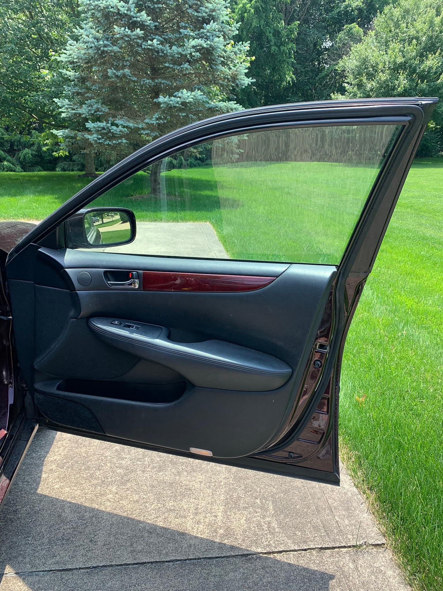 Very Nice 2002 Lexus ES 300 Sedan, Runs Great, Relatively Low Milage 116,639