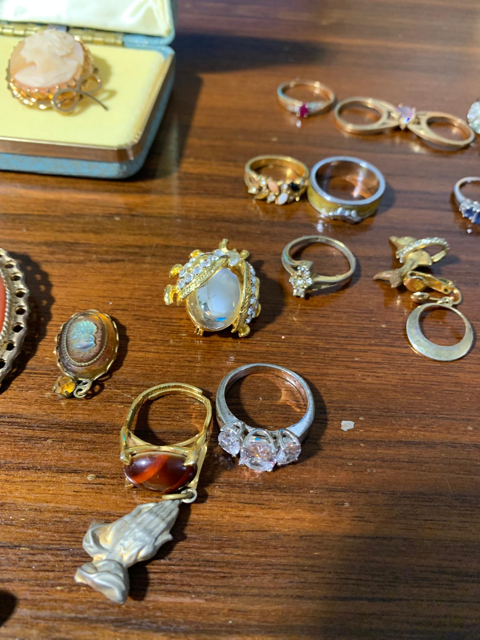 Cameo Costume Jewelry & Costume Rings