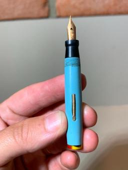 2 Vintage Fountain Pens - Blue Warran 14KT USA, Green Eversharp Wahl