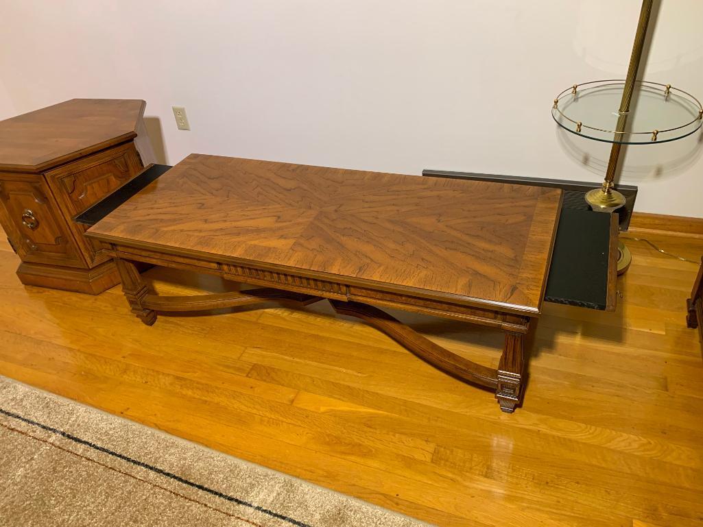 Coffee Table, 2 Side Stands & Table Lamp