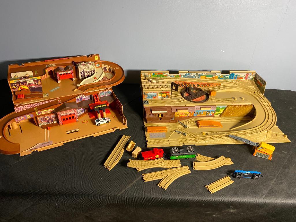 Hot Wheels Town Playset + Hot Wheels Railroad Set