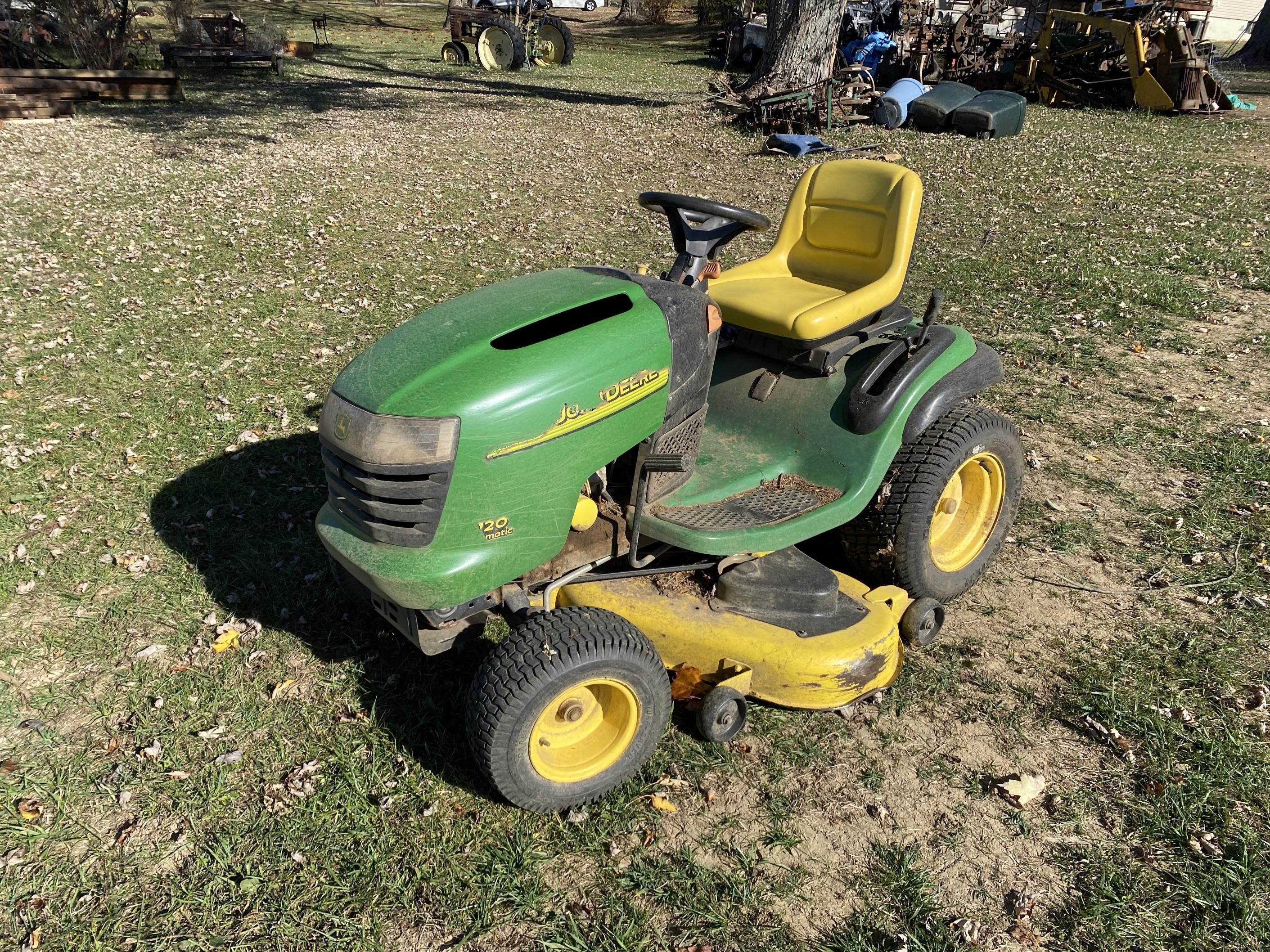 John Deere L120 Automatic Riding Lawn Mower