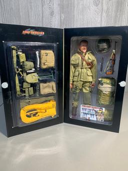 Dragon Action Figure WWII Cyber-Hobby Exclusive Ardennes 1944 "Colonel Charles "KIT" Carson FGO"