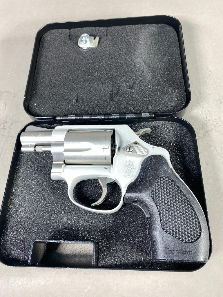 Smith & Wesson 38 Special 637-2 In Locking Case