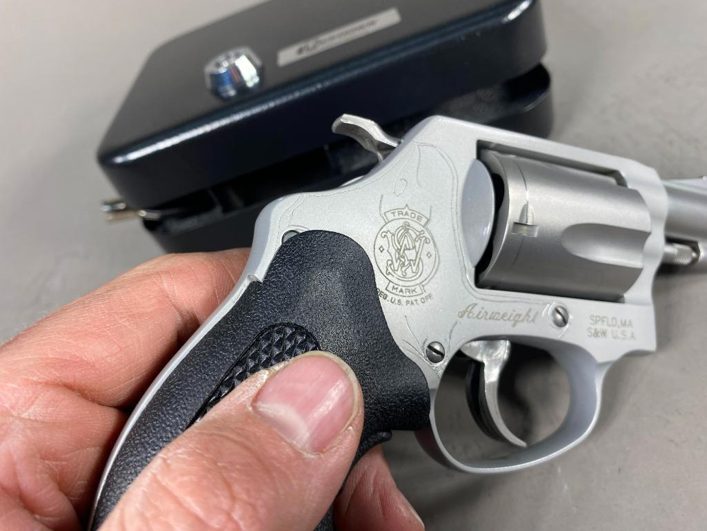 Smith & Wesson 38 Special 637-2 In Locking Case