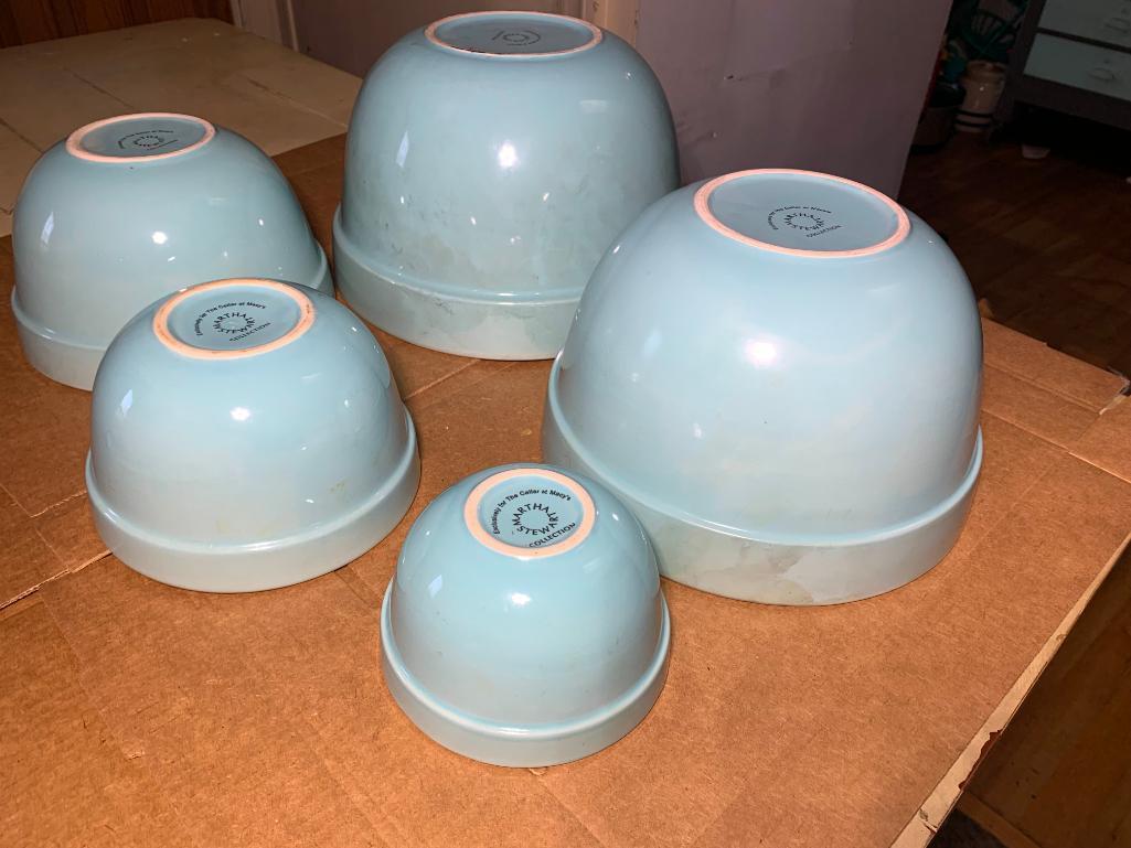 2 Sets of Nesting Mixing Bowls