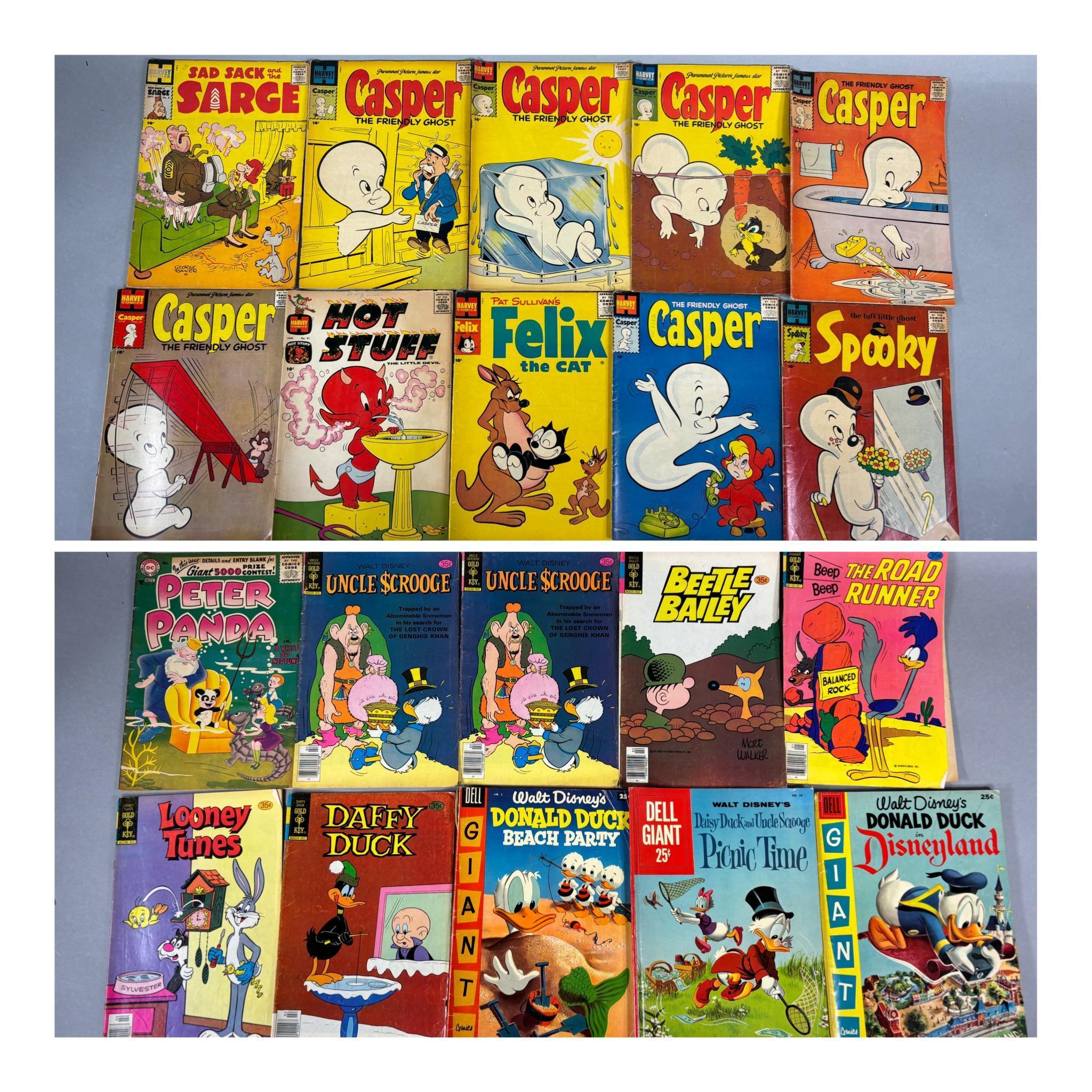 Group Lot of 20 Vintage Comic Books Disney Casper, Daffy