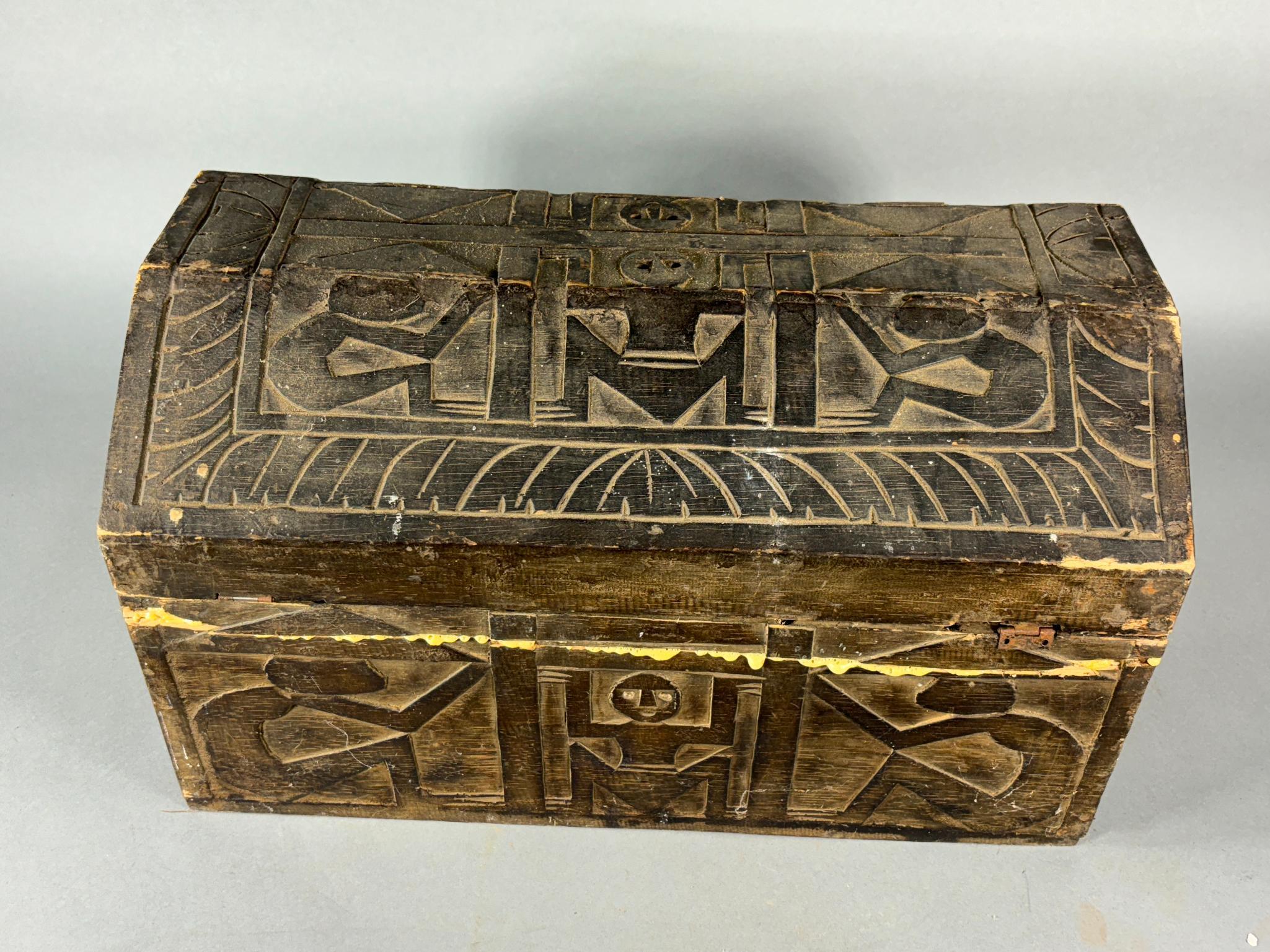 Unusual Antique Box Tribal Figure Carvings