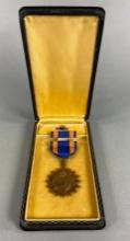 WWII U.S. AAF CASED AIR MEDAL - SLOT BROOCH