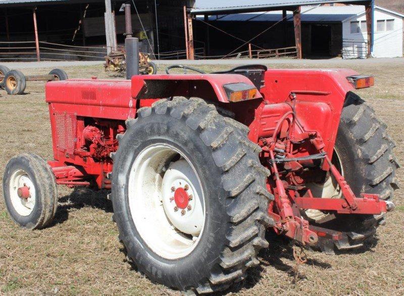 1979 IH 784 tractor, 16.9x30, good rubber