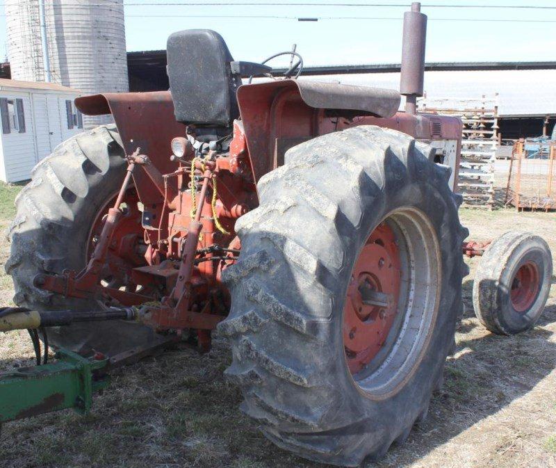 1964 Farmall 806 diesel tractor, 3 pt., 2 remotes