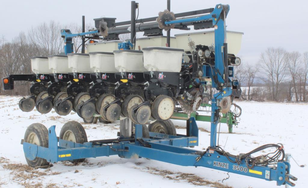 Kinze 3500 6 row planter, dry fert.