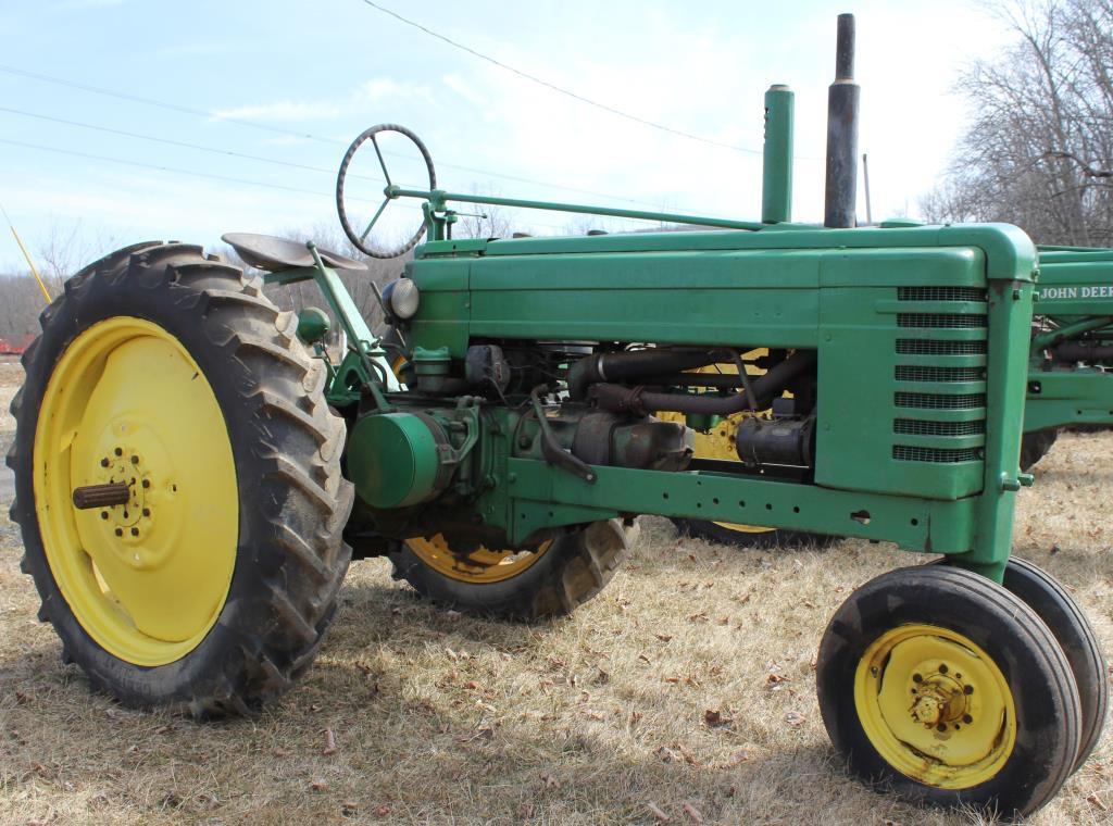 1941 JD B tractor, styled, Serial No. 116074