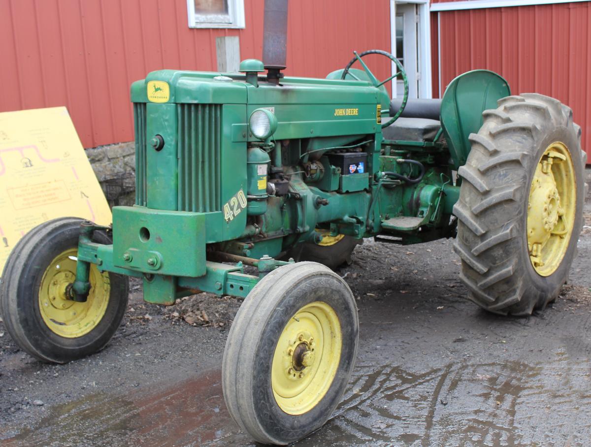 JD 420 tractor, no Serial No. plate, wf, 3 pt., fenders