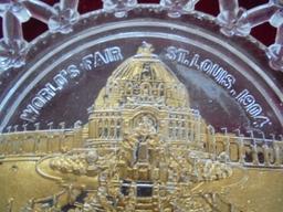 1904 ST. LOUIS WORLD'S FAIR SOUVENIR GLASS PLATE WITH LASED EDGE AND GOLD COLOR ACCENTS