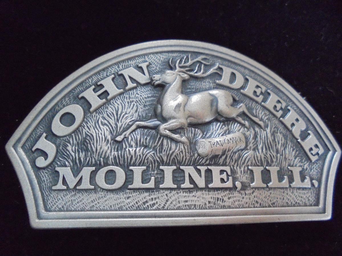 1983 JOHN DEERE OLD LOGO BELT BUCKLE IN SILVER COLOR---IN ORIGINAL BOX-NOS