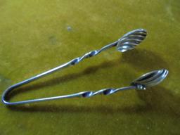 VINTAGE STERLING SUGAR TONGS WITH SHELL DESIGN CUPS