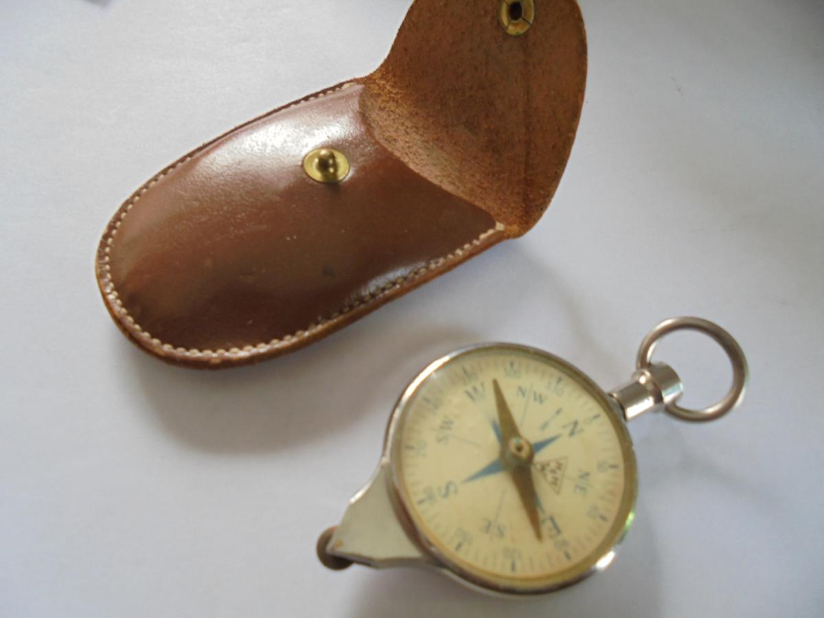 VINTAGE COMPASS AND MAP MEASURE IN LEATHER CASE-LOOKS NEVER USED