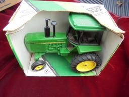 NEW IN BOX JOHN DEERE ROW CROP TRACTOR-1/16 SCALE ERTL