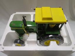 JOHN DEERE 4520 -- 2001 NATIONAL FARM TOY SHOW COLLECTOR EDITION
