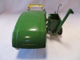 JOHN DEERE PULL TYPE COMBINE