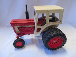 INTERNATIONAL 1466 TRACTOR